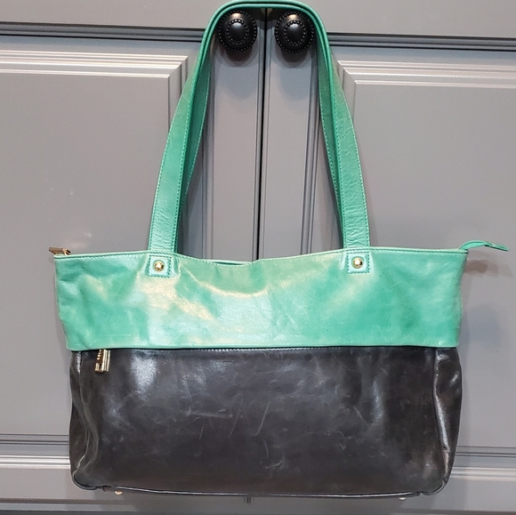 HOBO Handbags - HOBO THE ORIGINAL TOTE BAG Two Tone Color Of Cow Leather ⚜️💚💙⚜️
